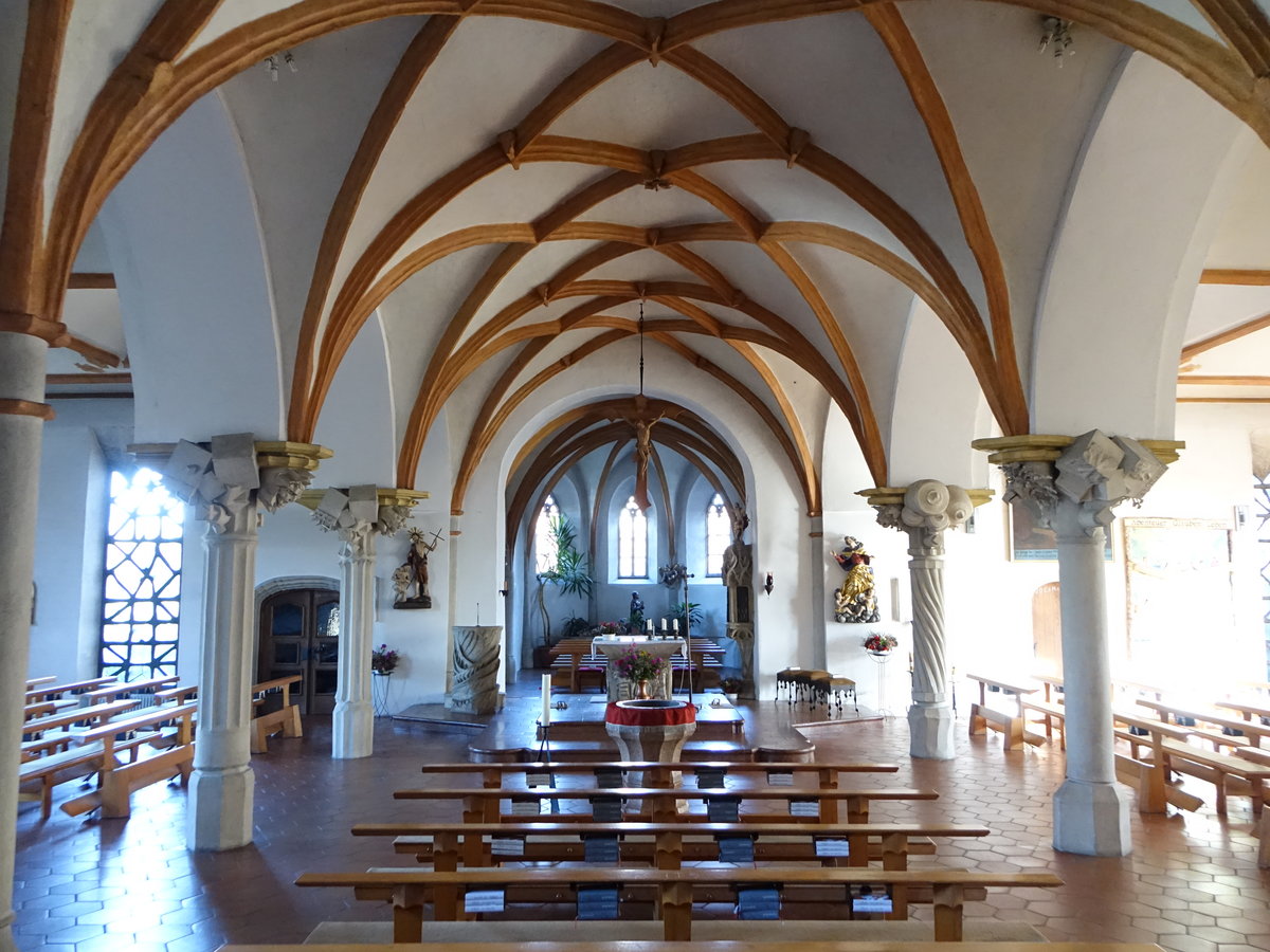 Auernzell, Innenraum der kath. Pfarrkirche Maria Himmelfahrt, erbaut im 15. Jahrhundert (22.10.2018)
