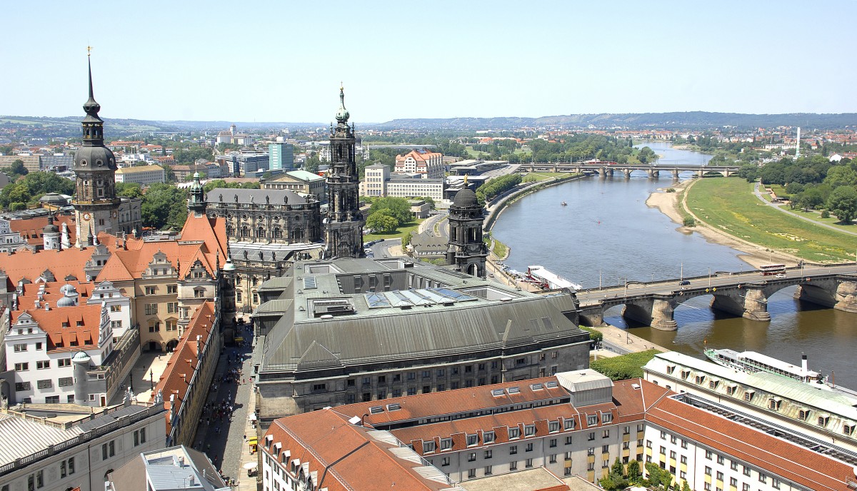 Aussicht von der Frauenkirche in Dresden. Aufnahmedatum: 8. Juni 2014.