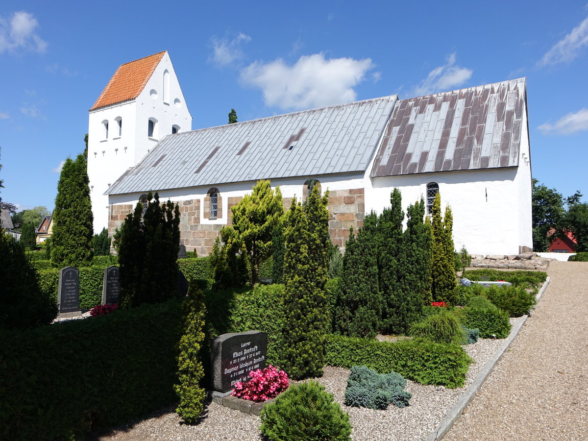 Bkke, romanische Ev. Kirche, erbaut ab 1100 (23.07.2019)