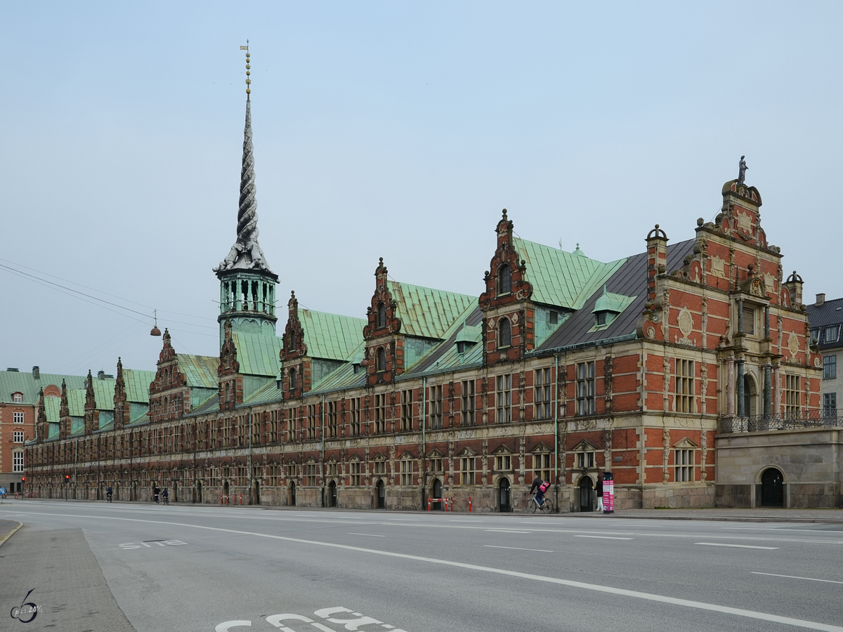 Brsen ist die im Auftrag von Knig Christian IV. zwischen 1619 und 1640 errichtete ehemalige Brse in der Innenstadt von Kopenhagen. (Mai 2012)

