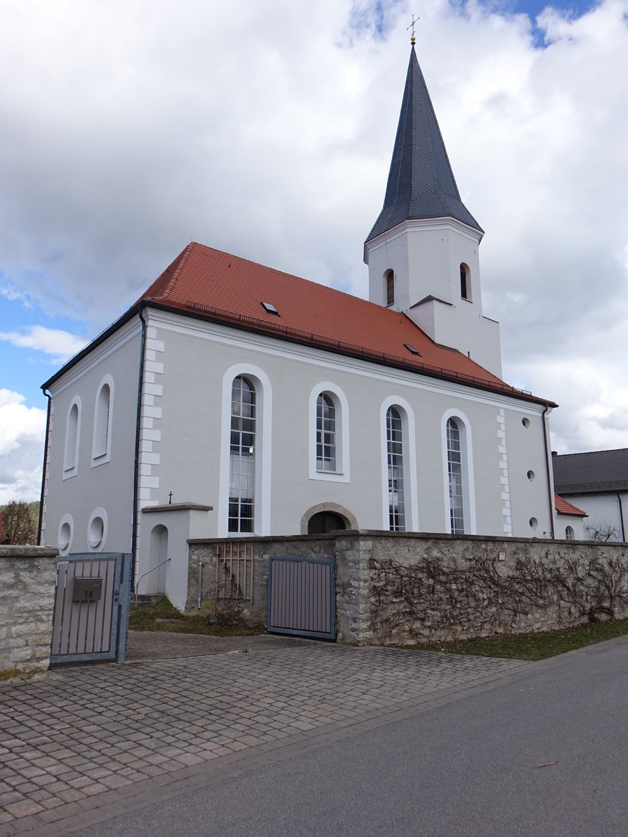 Bachhausen, Ev. Kirche, Saalbau mit Chorturm und Putzgliederung, 1736 mit Einbeziehung des gotischen Ostturmes (05.03.2017)