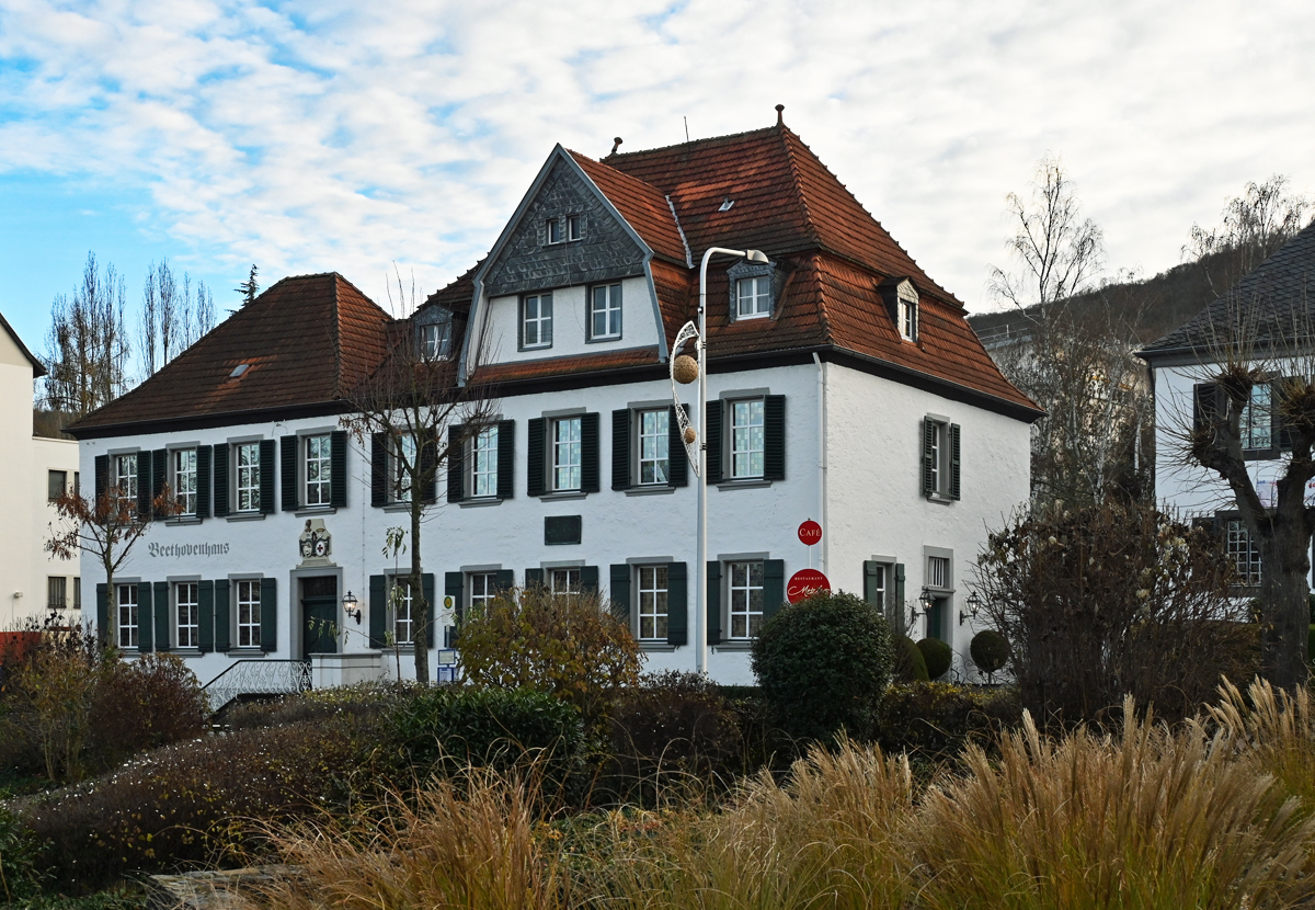 Bad Neuenahr, Beethovenhaus und rechts untergebracht das Hotel Metzlers - 13.12.2020