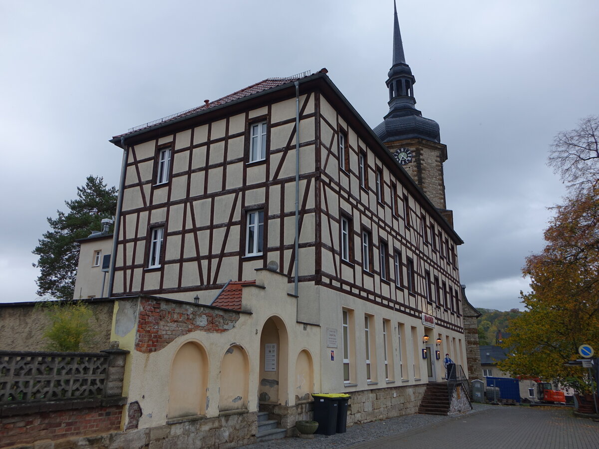 Bad Sulza, Fachwerkhaus in der Leopold Bing Strae (21.10.2022)