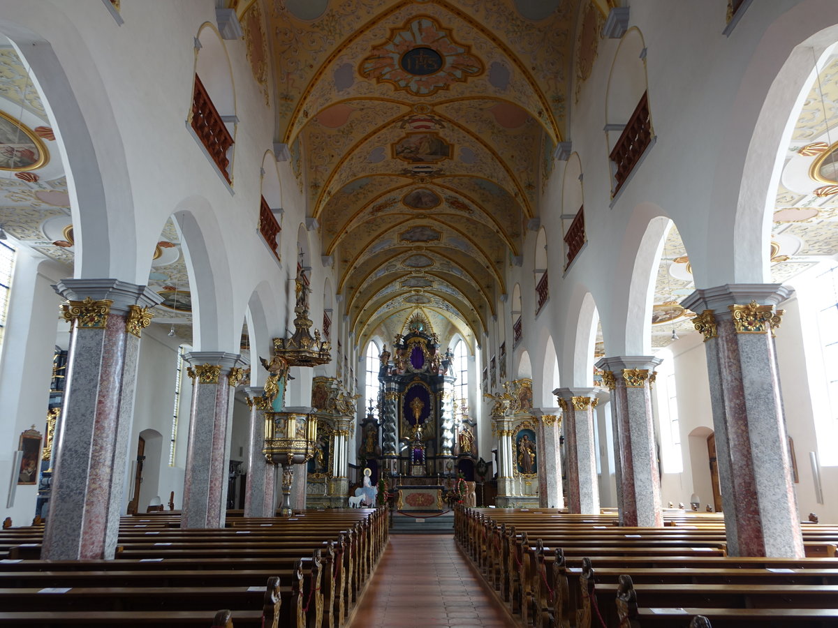 Bad Waldsee, Mittelschiff der Pfarrkirche St. Peter, Deckenstuck von August Braun (28.03.2021)