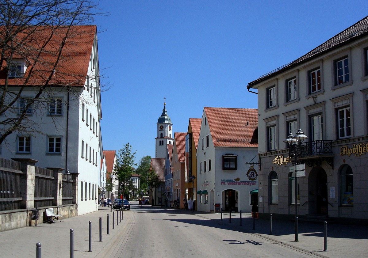 Bad Wurzach, Blick durch die Marktstrae zur Kirche St.Verena, Mai 2008