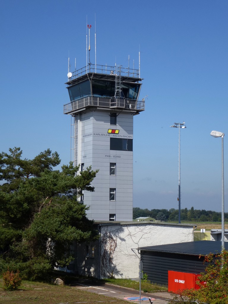 Baden-Airpark, der Tower des Flughafens Karlsruhe/Baden-Baden, zweitgrter Verkehrsflughafen in Baden-Wrttemberg, Sept.2013