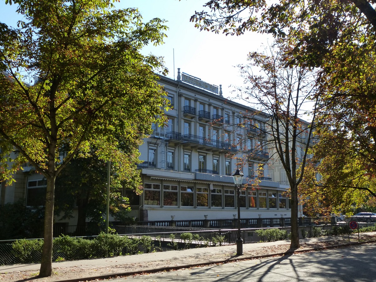 Baden-Baden, das Steigenberger Luxus-Hotel  Europischer Hof , direkt an der Oos und gegenber vom Kurpark, Sept.2015