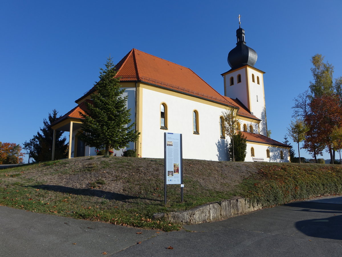 Brnfels, kath. Pfarrkirche Maria Schnee, erbaut von 1952 bis 1961 (13.10.2018)
