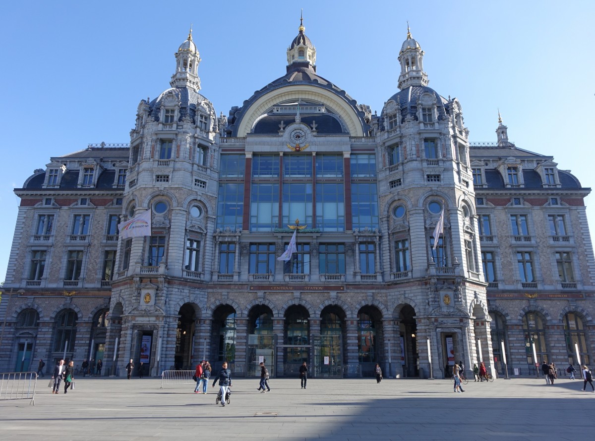Bahnhof Antwerpen-Central, erbaut von 1899 bis 1905 durch Clement Van Bogaert (28.04.2015)