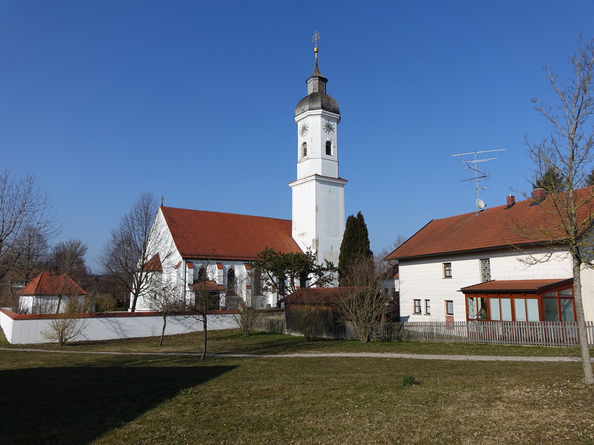Baierbach, sptgotische St. Andreas Kirche, erbaut im 15. Jahrhundert, Anbau eines Seitenschiffs von 1888 bis 1889 (20.03.2016)