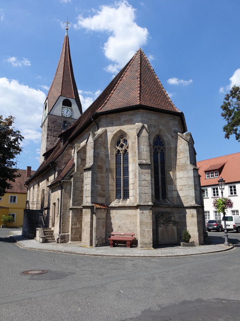 Baiersdorf, Ev. St. Nikolaus Kirche, einschiffiges Langhaus mit eingezogenem gotischen Chor, Westturm 14. Jahrhundert, Chor und Langhaus 15. Jahrhundert, von 1670 bis 1679 barocke Ausstattung (02.08.2015)