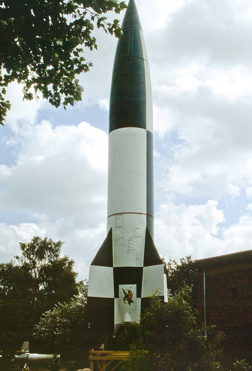 Ballistische Rakete A4 im Museum Peenemnde auf Usedom. Bild vom Dia. Aufnahme: August 2001.
