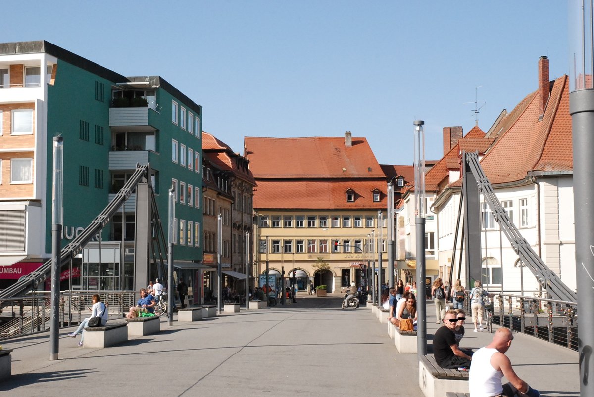 Bamberg, auf der Kettenbrcke. Blick ber die Kettenbrckstrae auf die Obere Knigstrae - 05.05.2018
