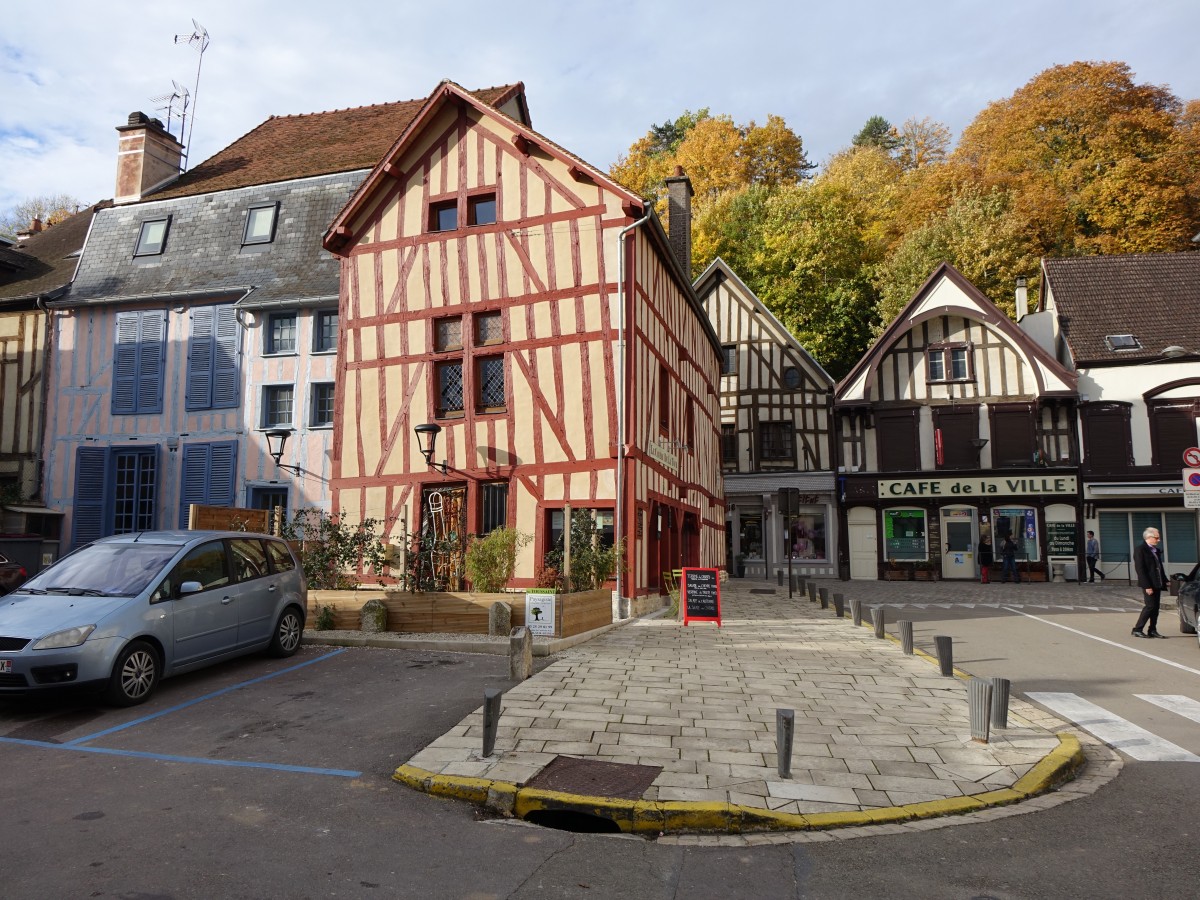 Bar-sur-Seine, Place de la Republique (27.10.2015)