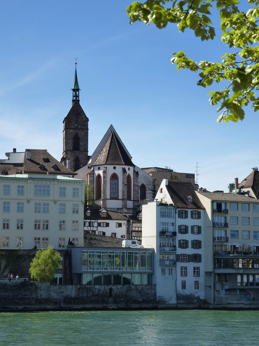 Basel, Blick ber den Rhein zur Kirche St.Martin, April 2015