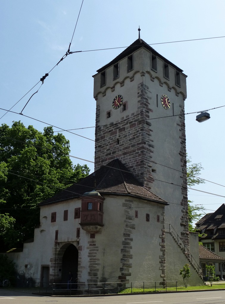 Basel, das St.Johanns-Tor stadteinwrts gesehen, Teil der mittelalterlichen Stadtbefestigung, Mai 2015