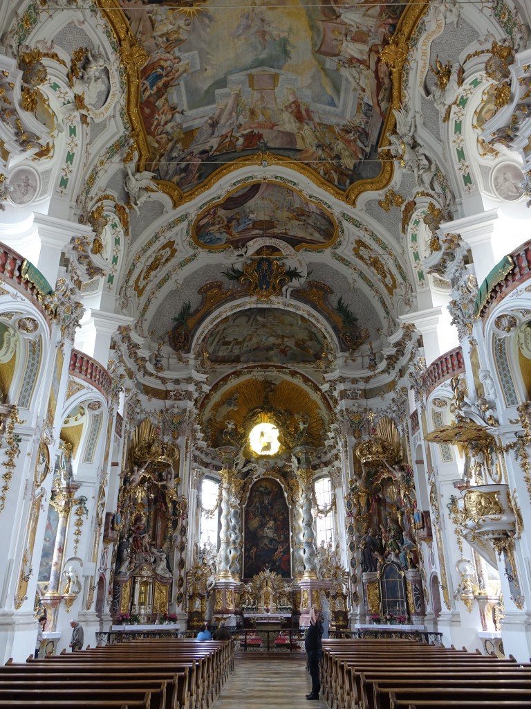 Basilika Altenmarkt, die barocke Kirche St. Margaretha des ehemals dem Orden der Prmonstratenser wurde erbaut 1726 von Johann Michael Fischer. Ausstattung von den 
Gebrdern Cosmas Damian und Egid Asam (25.05.2015)