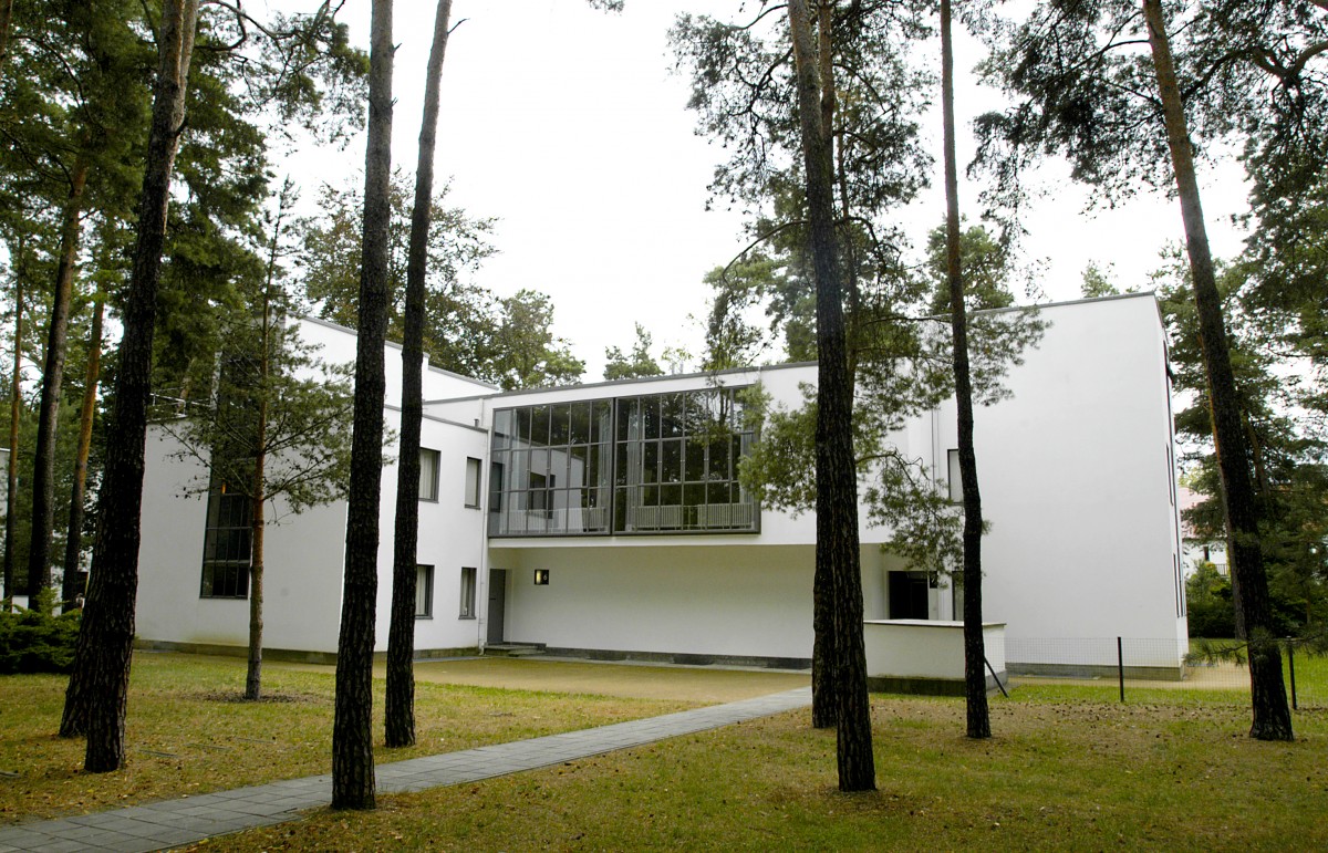 Bauhaus in Dessau: Meisterhaus Klee. Paul Klee lebte im letzten der Meisterhuser mit seiner Frau und Sohn. Im Atelier des Dessauer Meisterhauses entstanden viele Werke seines Oeuvres. Aufnahme: Juli 2006.