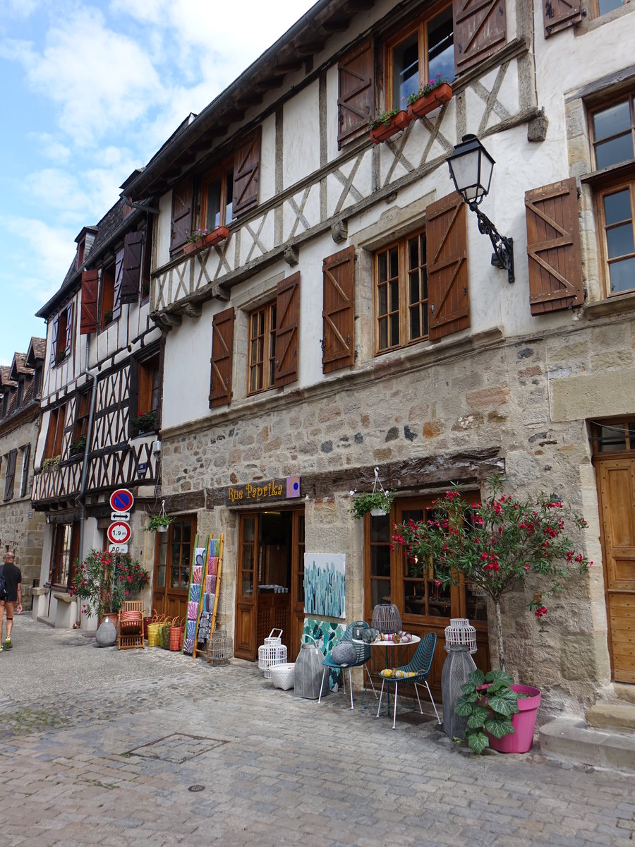 Beaulieu-sur-Dordogne, Fachwerkhuser in der Rue Sainte Catherine (21.07.2018)