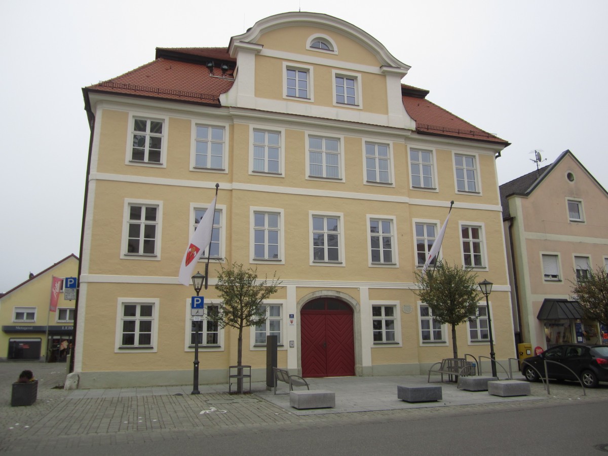 Beilngries, Rathaus, ehem. Frstbischfliches Oberamtshaus, erbaut von 1740 bis 1742 (02.11.2013)