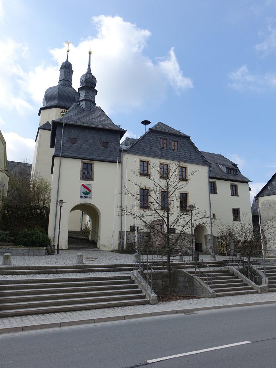 Berg, Torturm, Rathaus und Ev. Kirche, erbaut im 15. Jahrhundert (14.04.2017)