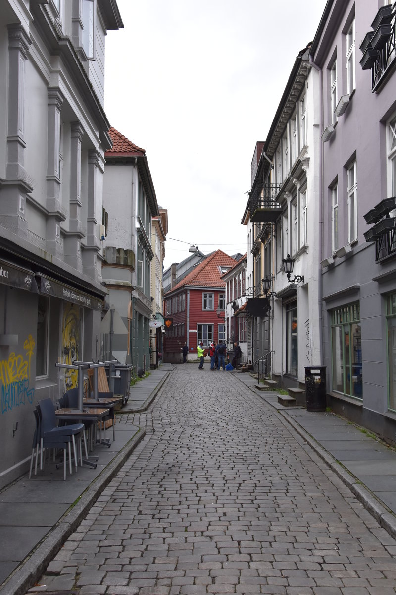 BERGEN (Fylke Vestland, bis 31.12.2019 Fylke Hordaland), 10.09.2016, Blick in eine Strae in der Altstadt