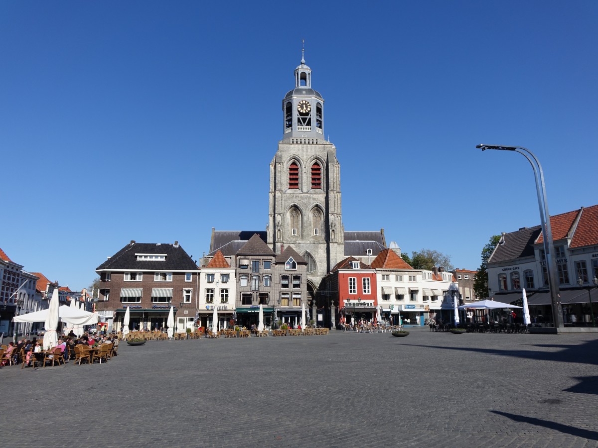 Bergen op Zoom, Grote Markt mit St. Gertrudis Kirche (30.04.2015)