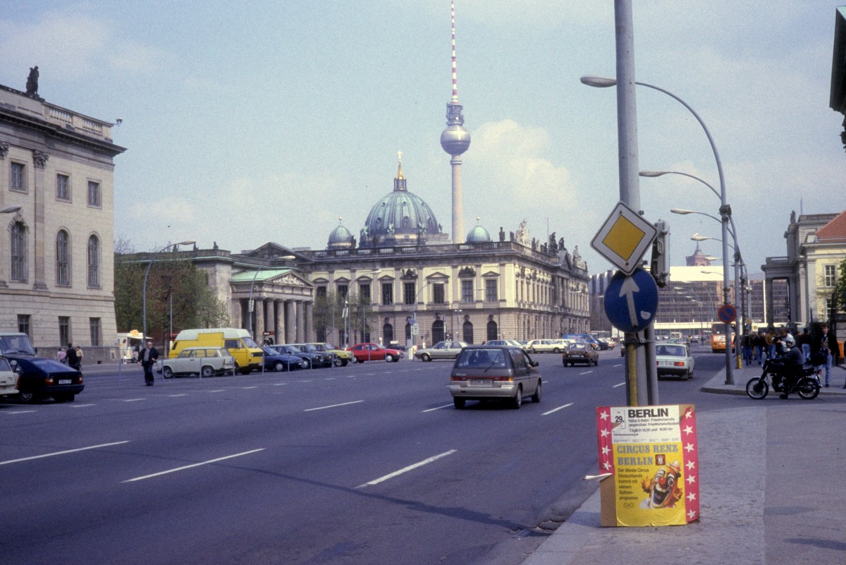 Berlin Unter den Linden am 12. April 1991. 
