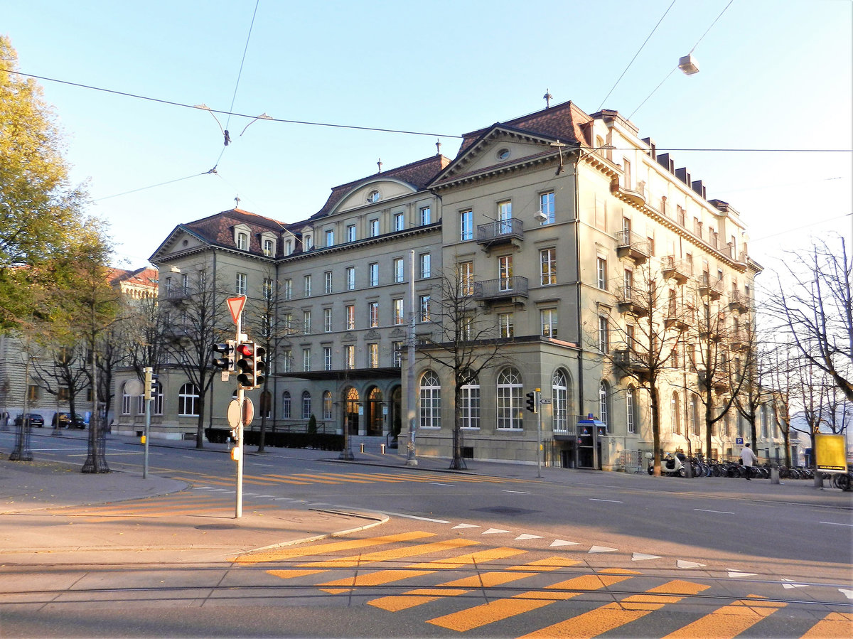 Bern, Bernerhof. Seit 1924 Hauptverwaltung des Eidgenssischen Finanzdepartements (EFD). Bis 1923 war der Bernerhof ein Luxushotel (Baujahr 1856 - 1858). 2004 - 2005 wurde das Gebude umfassend saniert - 27.11.2013