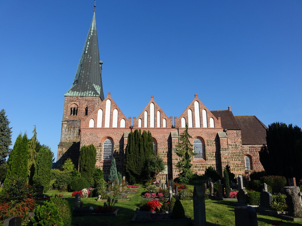 Berne, evangelische Kirche St. gidius, erbaut bis 1222 (08.10.2021)