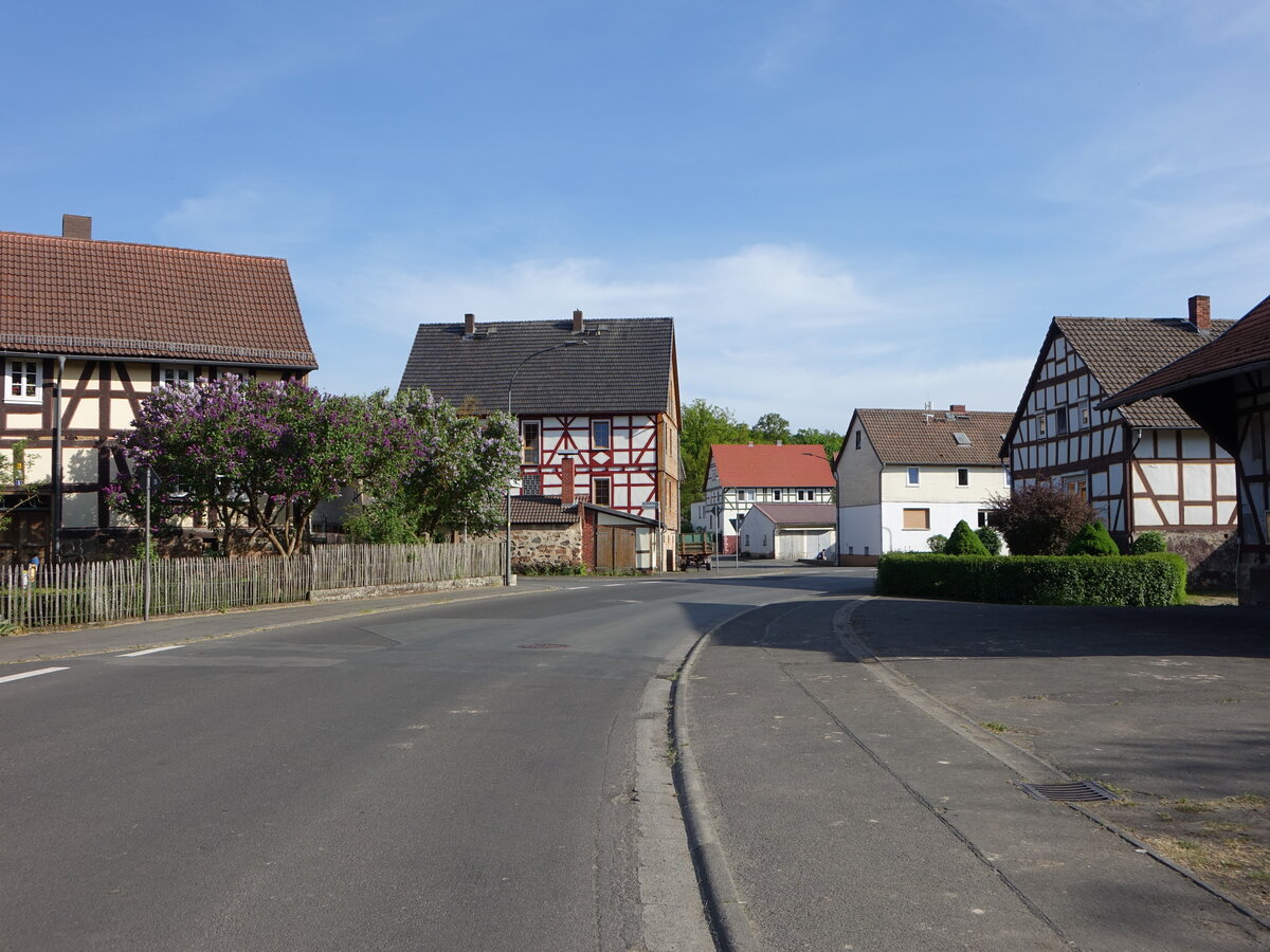 Bernsburg, Fachwerkhuser an der Arnshuser Strae (14.05.2022)