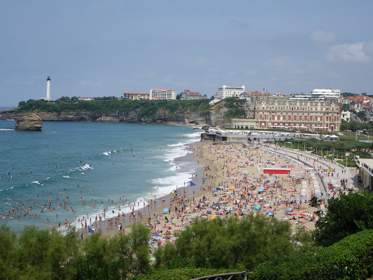 Biarritz, Ausblick auf den Strand Grand Plage vom Place Bellevue (26.07.2018)
