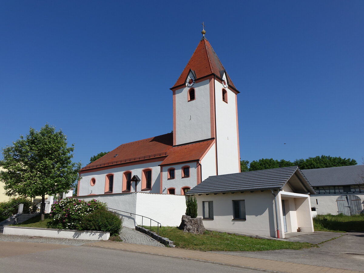 Biburg, Pfarrkirche St. Clemens, erbaut von 1182 bis 1195, barockisiert 1756 durch Dominikus Barbieri, Verlngerung des Kirchenschiffs 1925 (04.06.2015)