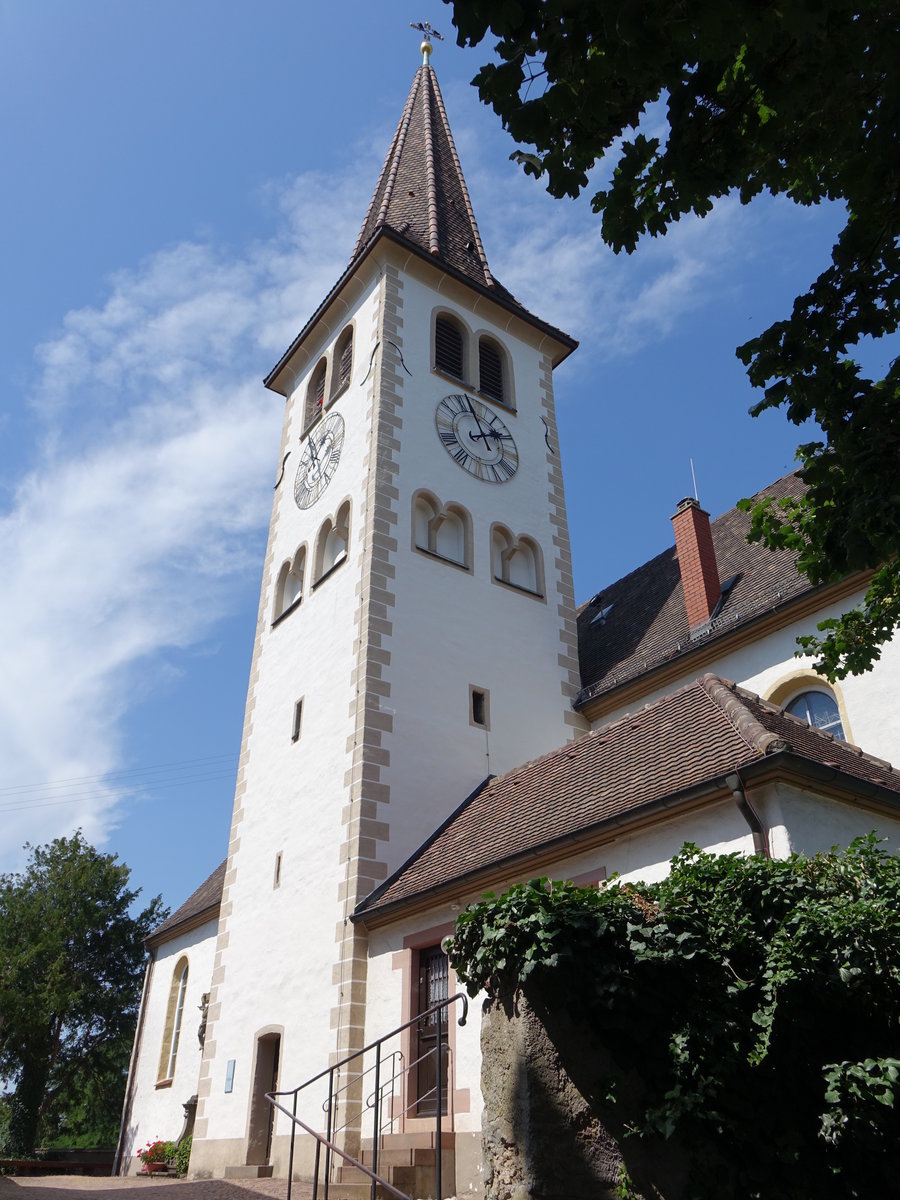 Biengen, St. Leodegar Kirche, erbaut 1730, Teile des Turm stammen von einem Vorgngerbau (15.08.2016)