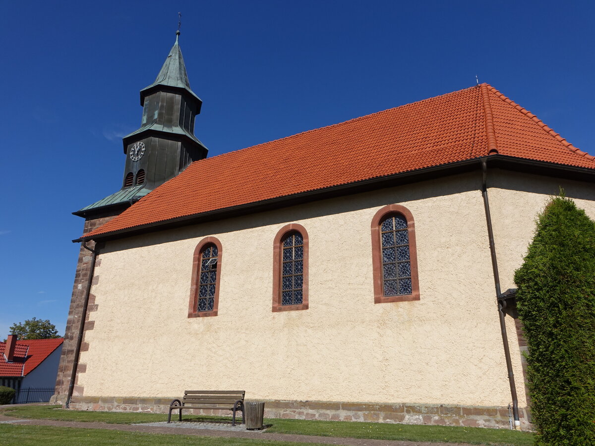 Birkenfelde, kath. St. Leonhard Kirche, erbaut von 1708 bis 1711 (26.09.2023)