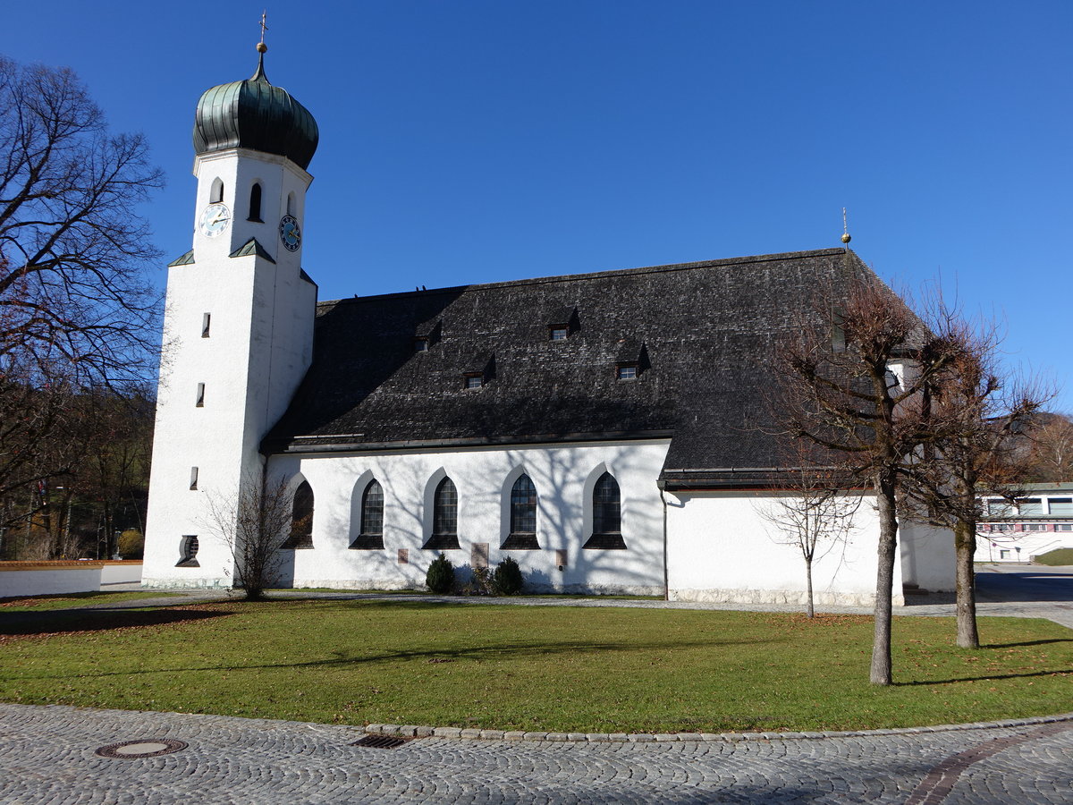 Bischofswiesen, kath. Pfarrkirche Herz Jesu, neugotischer Saalbau, erbaut von 1924 bis 1926 durch Georg Metzendorf (10.11.2018)