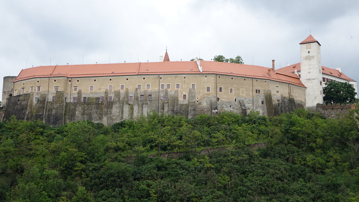 Bitov, Schloss Vttau, erbaut ab 1061, restauriert Mitte des 19. Jahrhundert durch die Grafen von Daun (29.05.2019)