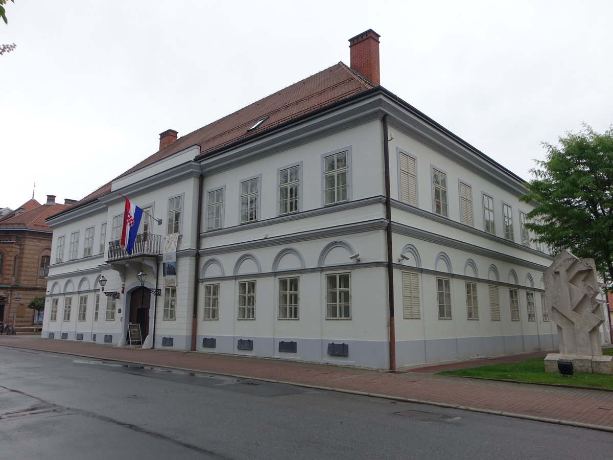Bjelovar, Gradski Museum am Eugen-Kvaternik-Platz (03.05.2017)