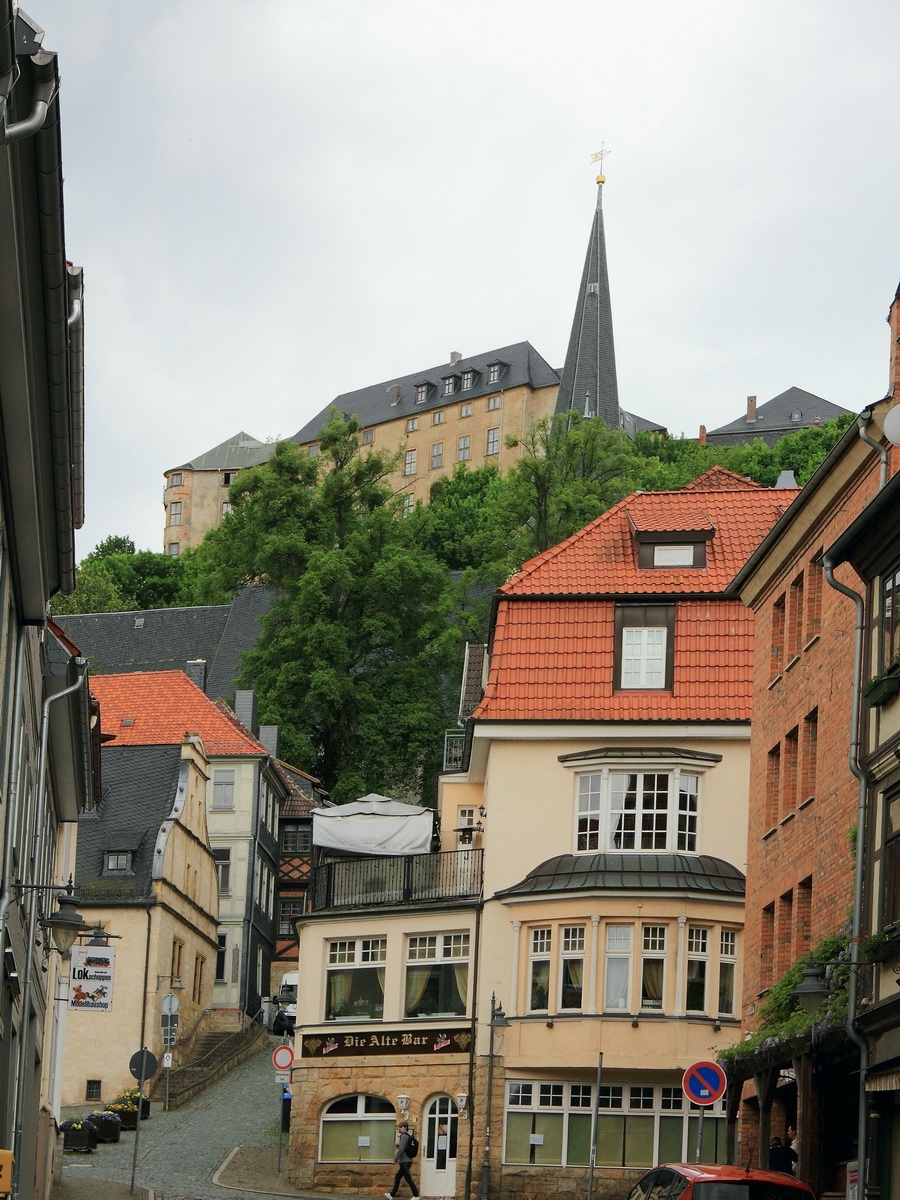 Blankenburg am 19. Mai 2017, Blick in Richtung des Schloss aus der Stadt heraus.
