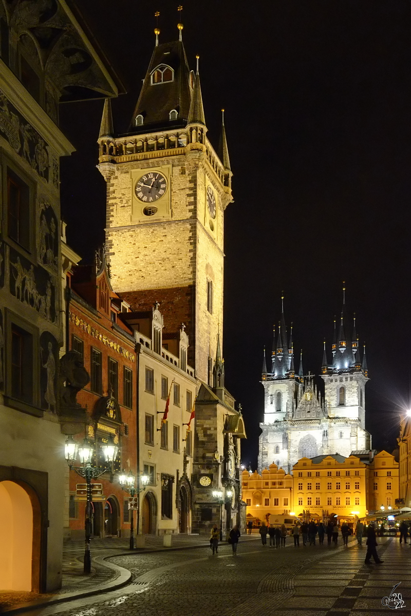 Blick auf das Altstdter Rathaus in Prag, dahinter der gleichnamige Ring. (September 2012)