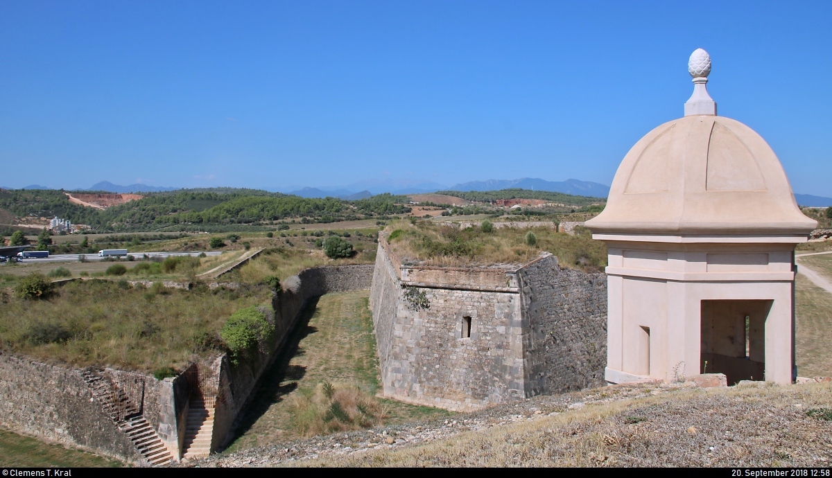 Blick auf die Anlage des Castell de Sant Ferran in Figueres (E) mit umgebender Landschaft.
[20.9.2018 | 12:58 Uhr]