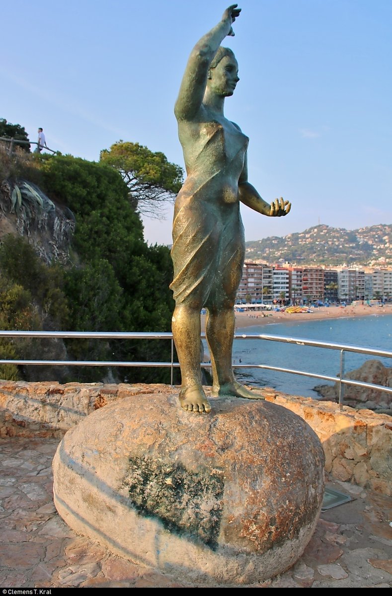 Blick auf die  Dona Marinera , eine Skulptur am Mittelmeer (Costa Brava) in Lloret de Mar (E).
[21.9.2018 | 18:36 Uhr]