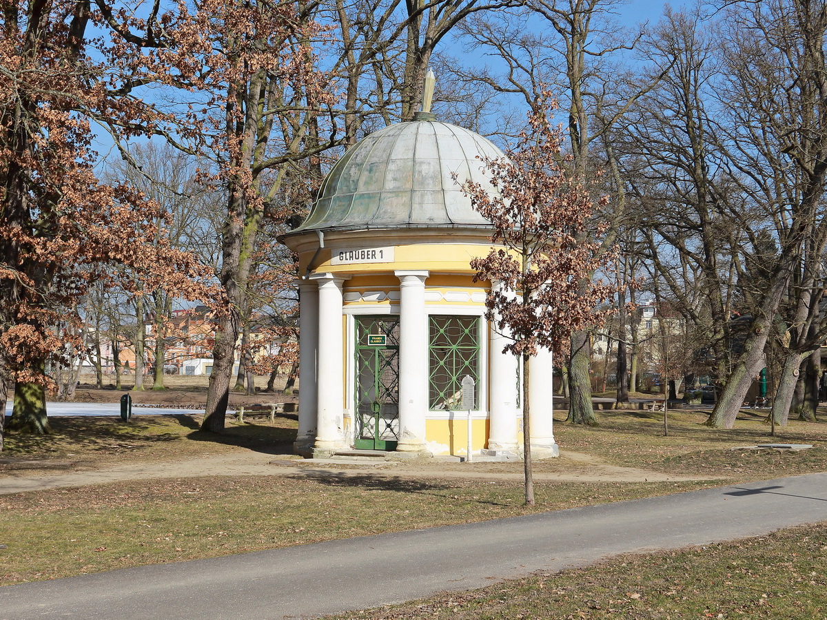 Blick auf einen Brunnen im Kurpark von Franzensbad am 01. Mrz 2018.