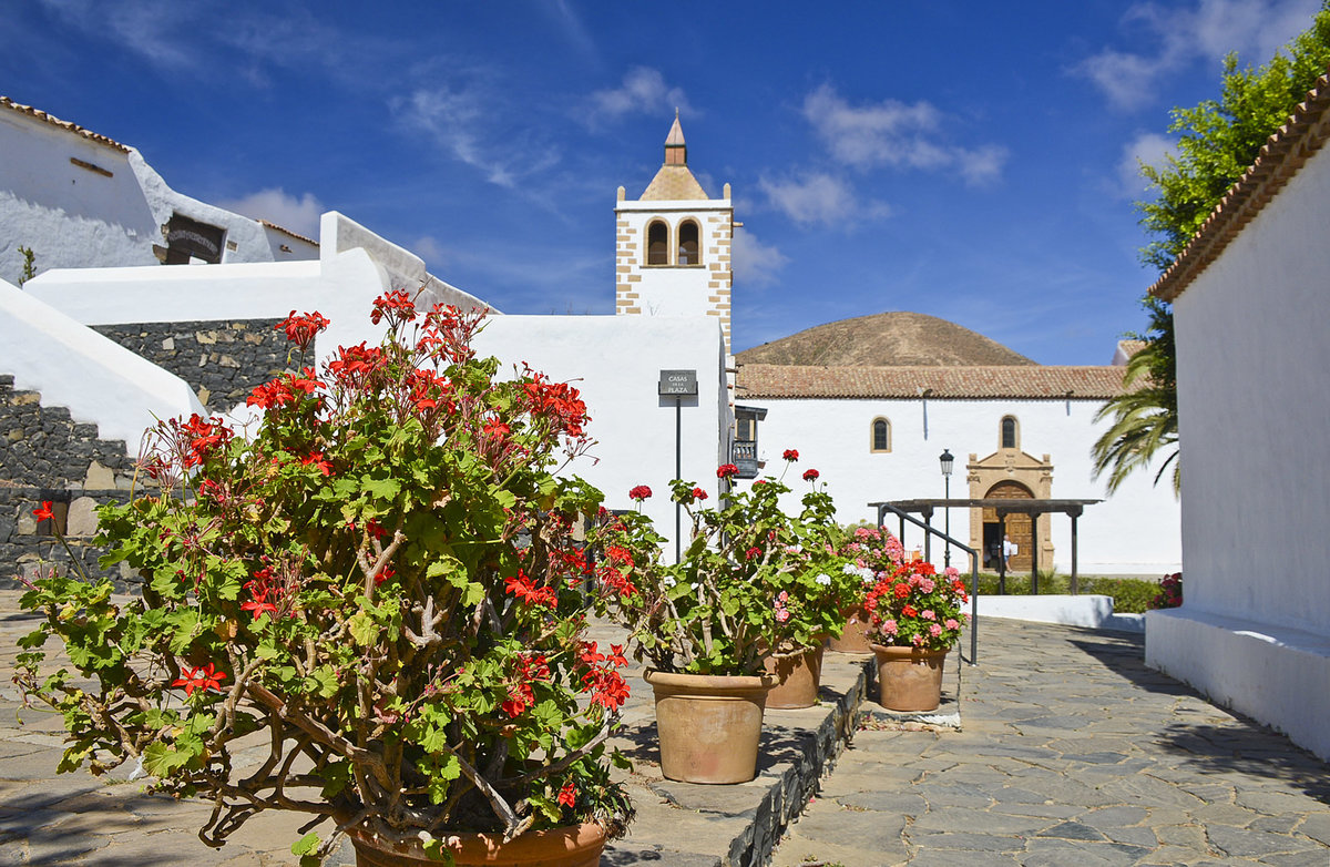 Blick auf Santa Maria im Dorf Betancuria auf der Insel Fuerteventura. Aufnahme: 20. Oktober 2017.