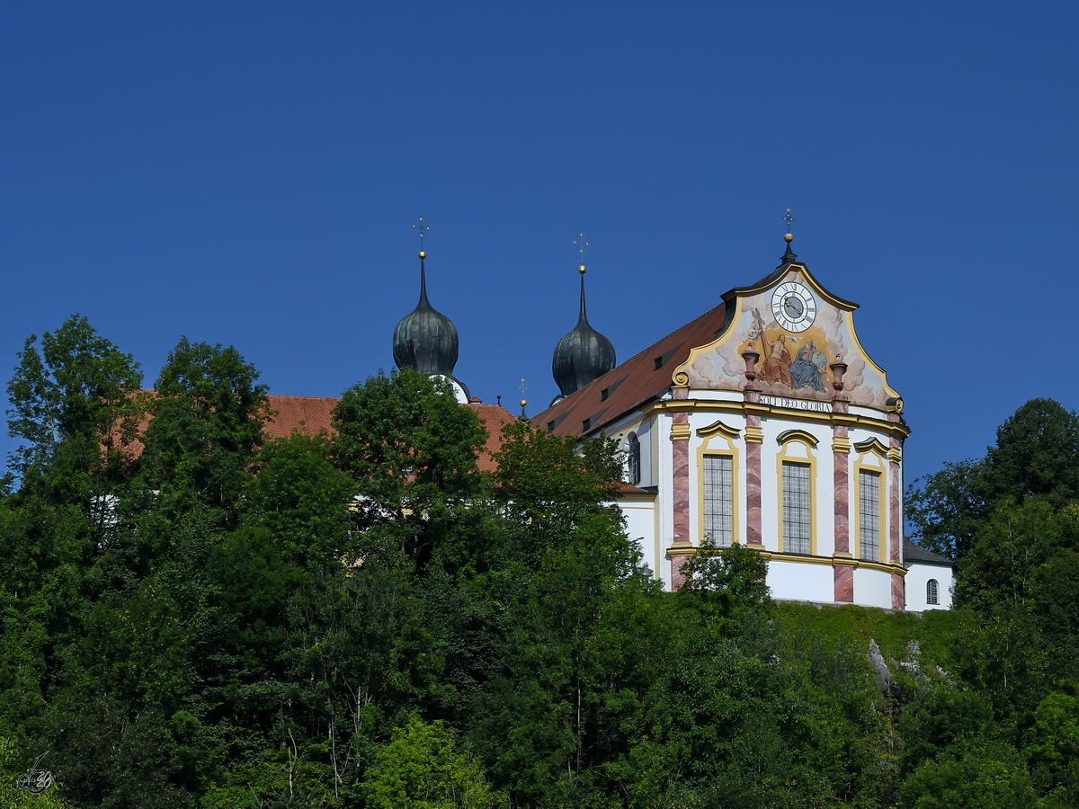 Blick auf die Stiftskirche des ehemaligen Klosters in Baumburg. (August 2020)