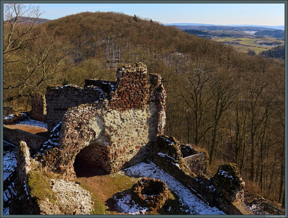 Blick vom Bergfried der Burgruine Hohnstein Richtung Osten zum Kyffhuser. (25.02.2018)