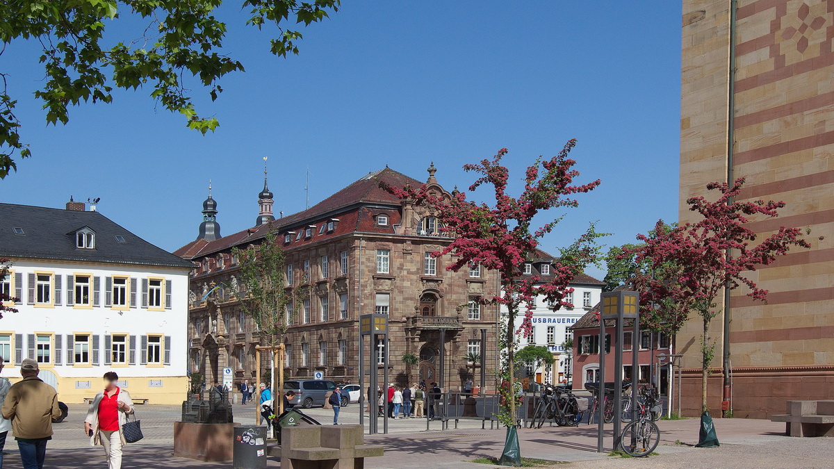 Blick vom Dom zu Speyer ber den Domplatz am 19. Mai 2023.