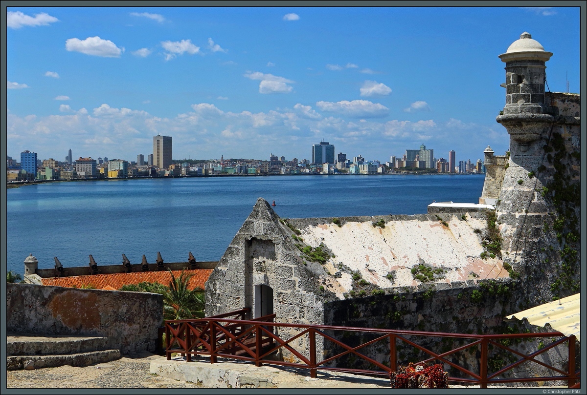 Blick von der Festung Castillo de los Tres Reyes del Morro auf Havanna. (29.03.2017)