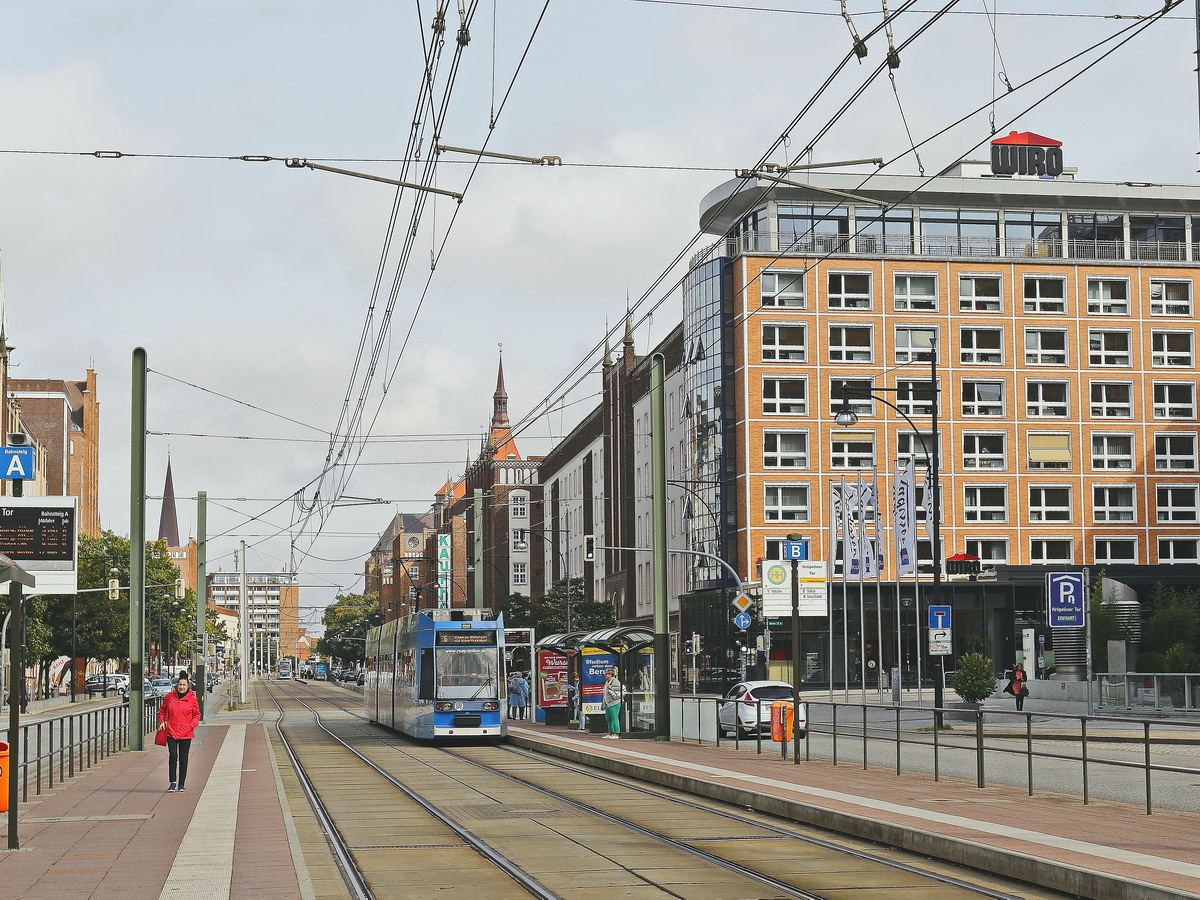 Blick in die Innenstadt von Rostock von der Haltestelle Krpeliner Tor am 27. August 2018.