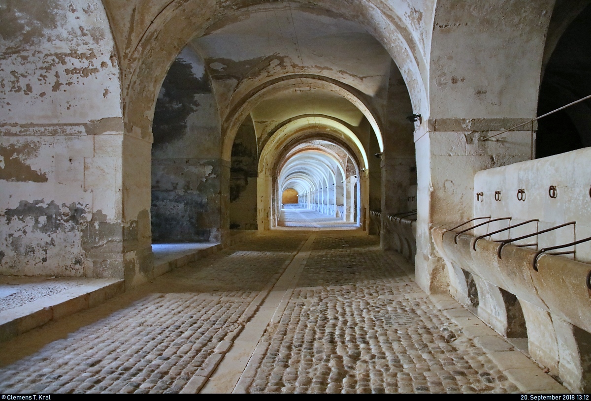 Blick in die Kavallerie-Stallung im Castell de Sant Ferran in Figueres (E), das grte Bauwerk Kataloniens und die grte Festung Europas aus dem 18. Jahrhundert.
[20.9.2018 | 13:12 Uhr]